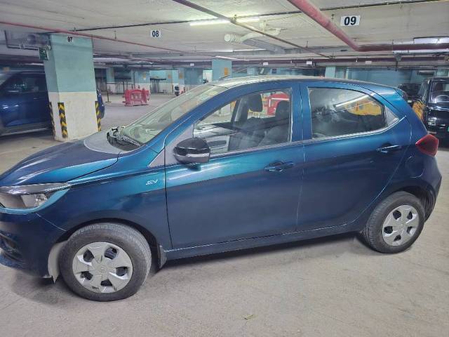 https://images10.gaadi.com/usedgaadi-sellcar/UsedCar/e5f73cffa/6c5ce874-f6d7-49ba-b1b4-38de1947e9a5.jpg?imwidth=6401