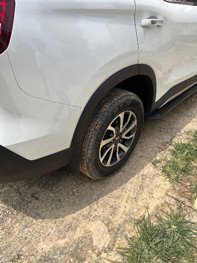 https://images10.gaadi.com/usedgaadi-sellcar/UsedCar/e5f76fa8a/938c50b9-e50f-4795-8106-7cedb07e24e6.jpeg?imwidth=6402