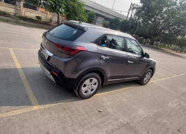 https://images10.gaadi.com/usedgaadi-sellcar/UsedCar/e5f77d6ea/26b373fb-ef1b-479f-843c-6b9ac16f715a.jpg?imwidth=6401