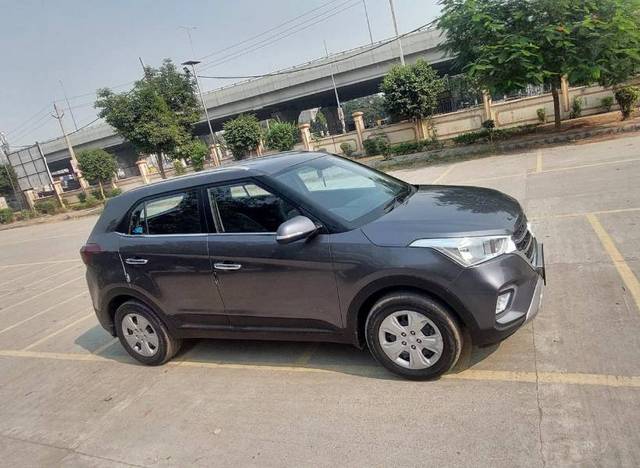 https://images10.gaadi.com/usedgaadi-sellcar/UsedCar/e5f77d6ea/5dc54cf7-1d02-49fd-8172-57410cae296c.jpg?imwidth=6400