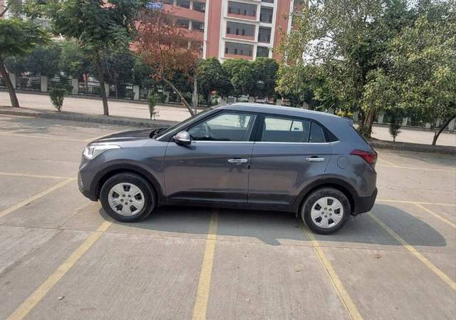 https://images10.gaadi.com/usedgaadi-sellcar/UsedCar/e5f77d6ea/6fc4a05a-16cb-4e09-b8f0-10baeb3640e5.jpg?imwidth=6402