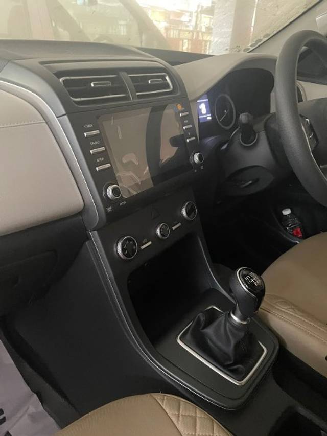 https://images10.gaadi.com/usedgaadi-sellcar/UsedCar/e5f7ac1da/aaf260a2-b38f-493d-8314-38ba457a36b4.jpg?imwidth=6402