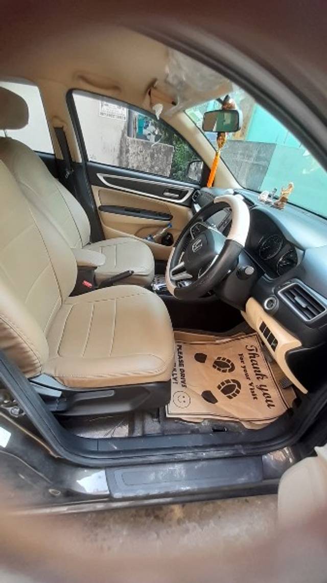https://images10.gaadi.com/usedgaadi-sellcar/UsedCar/e5f84e41a/dded2523-8b60-4c60-9580-0c8a0bf49d49.jpeg?imwidth=6402