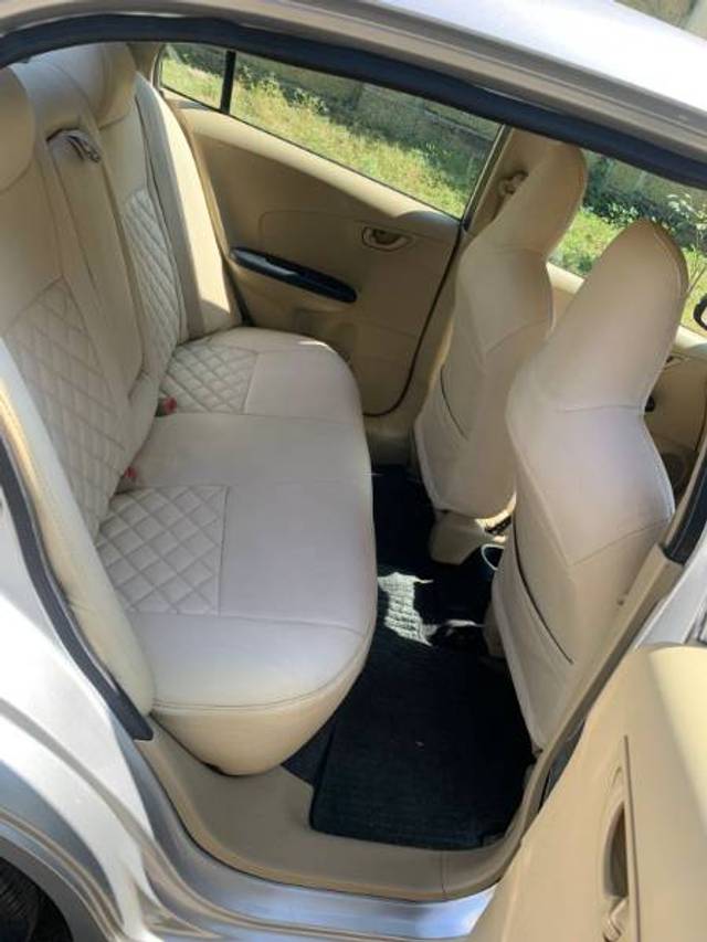 https://images10.gaadi.com/usedgaadi-sellcar/UsedCar/e5f89690a/883db1e0-456e-4d9f-b5f8-26e1f2183a06.jpg?imwidth=6401
