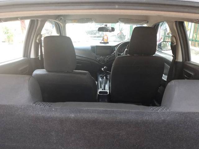 https://images10.gaadi.com/usedgaadi-sellcar/UsedCar/e5f8a41ba/50d67594-fd2a-46b1-9da3-2b15cef683f8.jpg?imwidth=6401