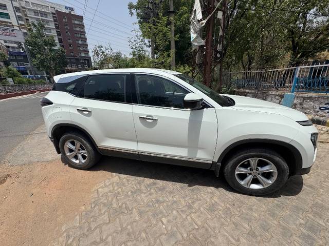 https://images10.gaadi.com/usedgaadi-sellcar/UsedCar/e5f8a83fa/7ee97ca5-6bf0-4fac-9305-2a6be6f1671a.jpeg?imwidth=6401