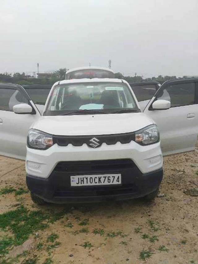 https://images10.gaadi.com/usedgaadi-sellcar/UsedCar/e5f8acb1a/12ad8f52-3442-4ca0-821a-e15f8ef6f903.jpg?imwidth=6400