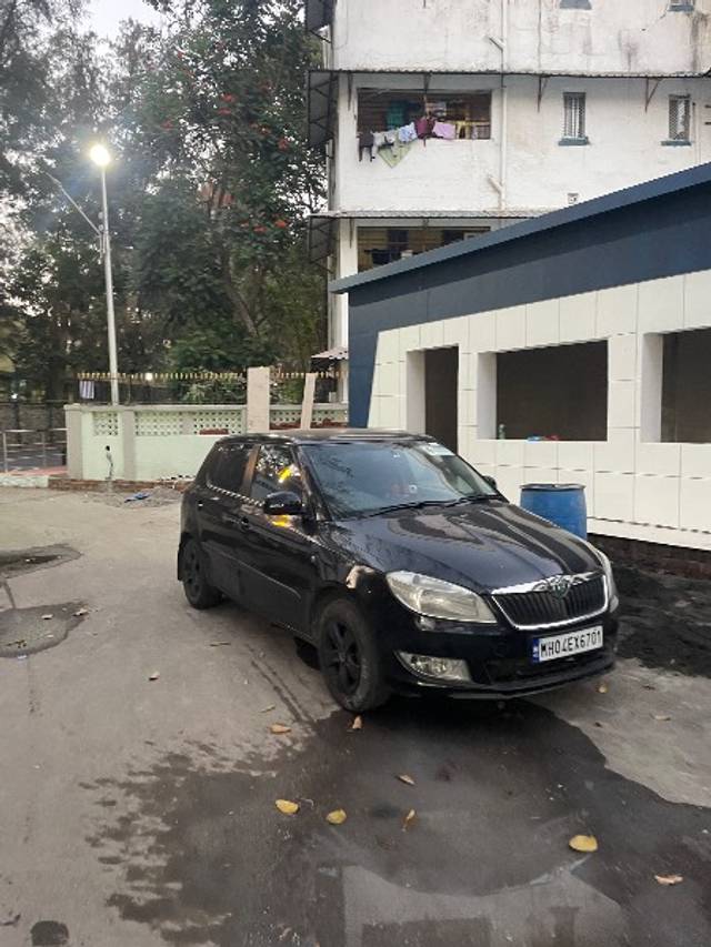 https://images10.gaadi.com/usedgaadi-sellcar/UsedCar/e5f8b386a/9984c2d2-b756-46ec-bed5-5796bfb47edb.jpeg?imwidth=6400