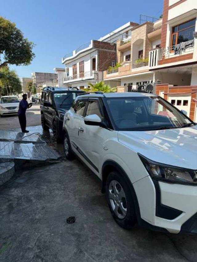 https://images10.gaadi.com/usedgaadi-sellcar/UsedCar/e5f8c111a/9d326ffc-c977-42a1-afdd-e5fff42e750a.jpg?imwidth=6400