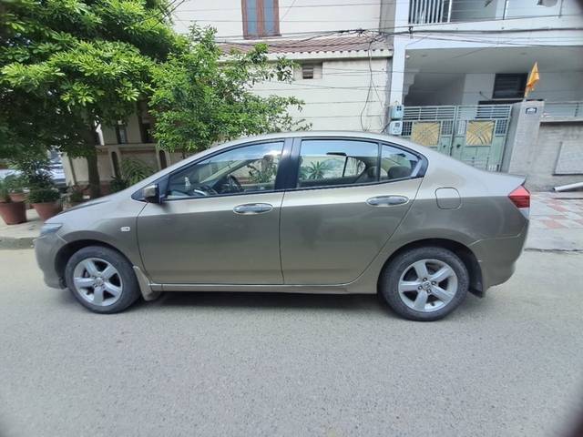 https://images10.gaadi.com/usedgaadi-sellcar/UsedCar/e5f8dd90a/4a36bce1-2b0b-4279-ad53-453fcdc1b134.jpeg?imwidth=6401