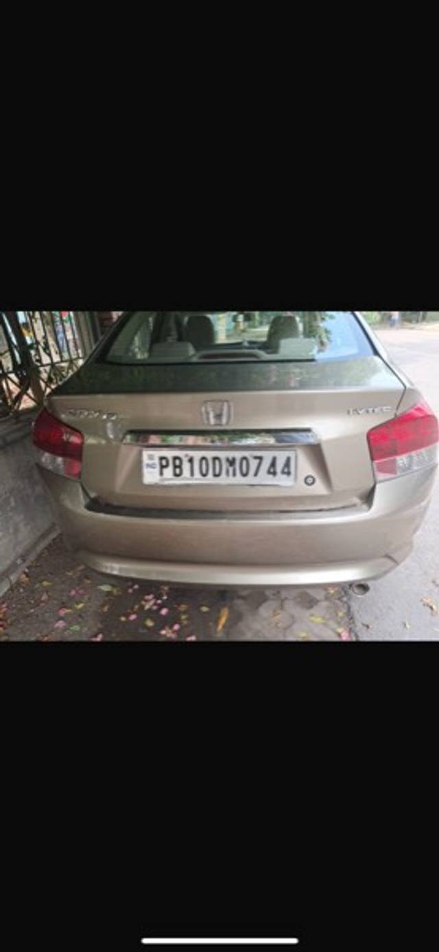 https://images10.gaadi.com/usedgaadi-sellcar/UsedCar/e5f8dd90a/797222dd-225f-4685-ae73-23d32040a8e5.png?imwidth=6402