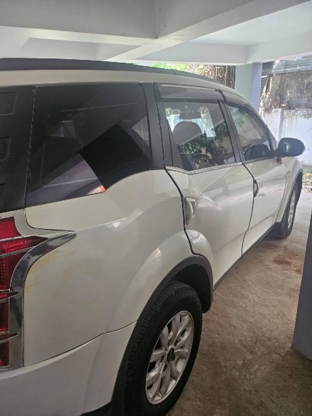 https://images10.gaadi.com/usedgaadi-sellcar/UsedCar/e5f8e3c0a/0d90515c-cca7-4fe7-ba0a-43a36574cb7c.jpeg?imwidth=6401