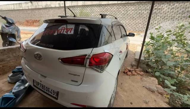 https://images10.gaadi.com/usedgaadi-sellcar/UsedCar/e5f90ccba/378eea9e-de6d-4601-9cb0-8e8e3363f8bf.jpg?imwidth=6401