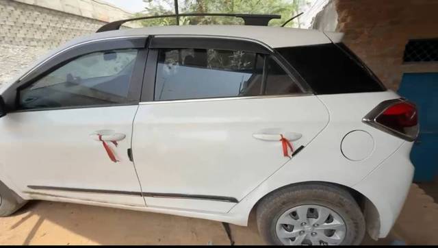 https://images10.gaadi.com/usedgaadi-sellcar/UsedCar/e5f90ccba/60366f26-2aa5-420a-b489-97c6dd7f640f.jpg?imwidth=6402