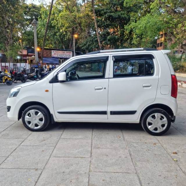 https://images10.gaadi.com/usedgaadi-sellcar/UsedCar/e5f9302aa/eb51207b-a39e-4c28-8df2-5103265f1940.jpg?imwidth=6402