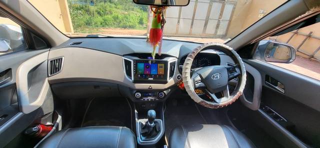 https://images10.gaadi.com/usedgaadi-sellcar/UsedCar/e5f93569a/c820e321-5a99-4a04-b669-b65617fee7b7.jpg?imwidth=6401