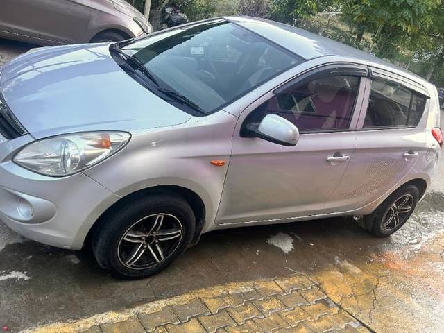 https://images10.gaadi.com/usedgaadi-sellcar/UsedCar/e5f9610da/86099927-bb2e-4473-a5ca-13934ba8e016.jpg?imwidth=6400