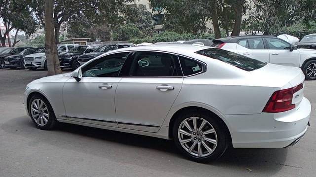 https://images10.gaadi.com/usedgaadi-sellcar/UsedCar/e5fa2e92a/6e893f1b-8fca-4b16-9407-020c5567c948.jpeg?imwidth=6400