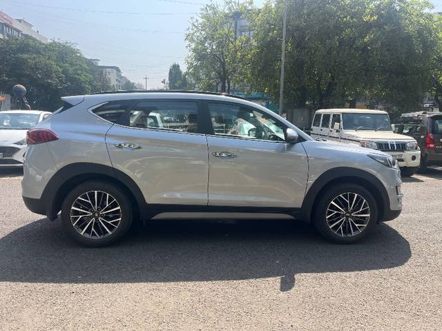 https://images10.gaadi.com/usedgaadi-sellcar/UsedCar/e5fa4143a/6ec29ce0-b853-4924-88d1-0acbffa8e862.jpeg?imwidth=6401