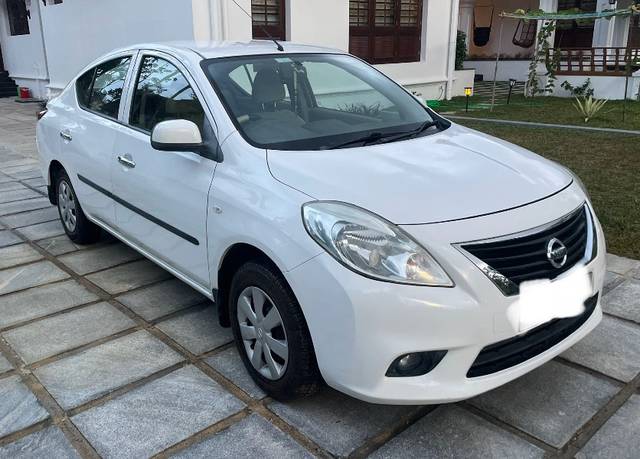 https://images10.gaadi.com/usedgaadi-sellcar/UsedCar/e5fa5fada/ed7222ad-de8d-4775-b49c-5dc010629762.jpeg?imwidth=6400