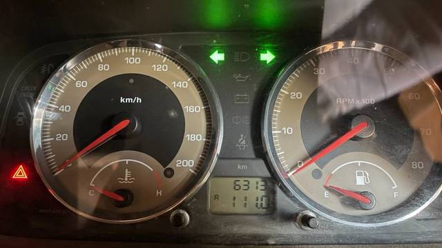 https://images10.gaadi.com/usedgaadi-sellcar/UsedCar/e5faa704a/4f473baf-f501-423f-a2c8-cc3be4cd8f0f.jpg?imwidth=6401