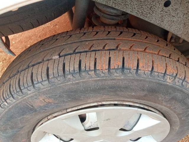https://images10.gaadi.com/usedgaadi-sellcar/UsedCar/e5facb2ea/d2013395-ad7b-4b37-a62f-ba32a6488955.jpg?imwidth=6402
