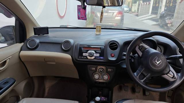 https://images10.gaadi.com/usedgaadi-sellcar/UsedCar/e5faf5fda/2594bf22-7ce9-40c7-b86a-c6667a1624de.jpeg?imwidth=6402