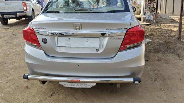 https://images10.gaadi.com/usedgaadi-sellcar/UsedCar/e5faf5fda/a081ded4-d8e4-47ce-a522-dc288e041c64.jpeg?imwidth=6400