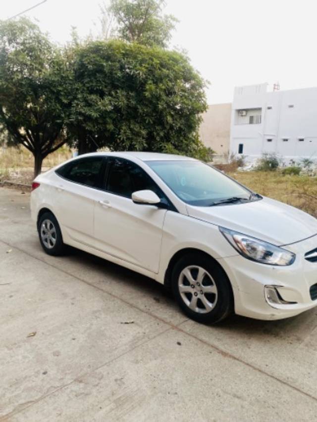 https://images10.gaadi.com/usedgaadi-sellcar/UsedCar/e5fb20cfa/1d97e58d-20aa-40da-8c8d-4224a67b3190.jpeg?imwidth=6400
