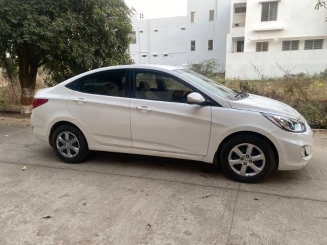 https://images10.gaadi.com/usedgaadi-sellcar/UsedCar/e5fb20cfa/c5c9572d-f599-468e-b4a4-a800d5de37e0.jpeg?imwidth=6401
