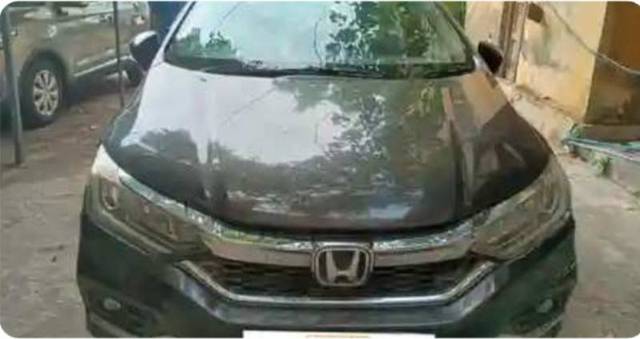 https://images10.gaadi.com/usedgaadi-sellcar/UsedCar/e5fb2fdea/65af16b6-514f-4db4-88a4-a07864420207.jpeg?imwidth=6400