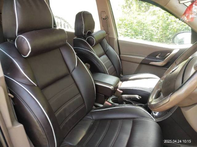 https://images10.gaadi.com/usedgaadi-sellcar/UsedCar/e5fb8a6ba/4e16f173-6bd2-4d09-ac5a-931efff05c58.jpg?imwidth=6400