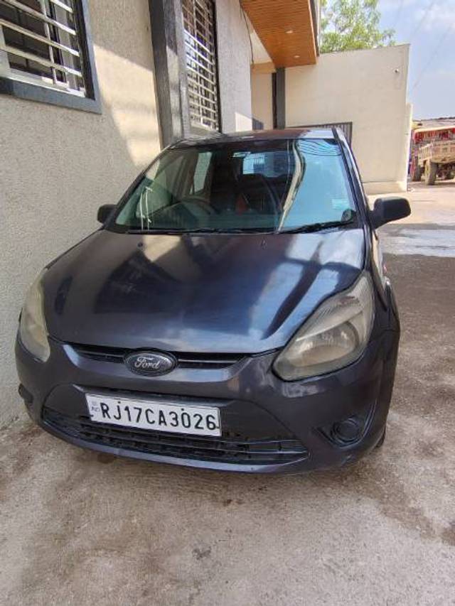 https://images10.gaadi.com/usedgaadi-sellcar/UsedCar/e5fb9103a/359a1d56-78d0-4c17-9372-3e4961ccf78e.jpg?imwidth=6400