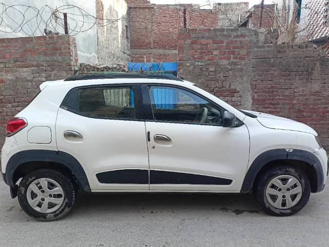 https://images10.gaadi.com/usedgaadi-sellcar/UsedCar/e5fba0f0a/8ad1762f-6e3c-42ef-bf96-aff24f1ab9dd.jpg?imwidth=6401