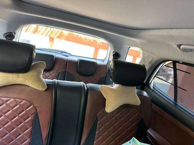 https://images10.gaadi.com/usedgaadi-sellcar/UsedCar/e5fbd352a/4d23eb80-df2d-44e5-a990-025d58175e89.jpeg?imwidth=6401