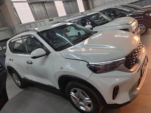 https://images10.gaadi.com/usedgaadi-sellcar/UsedCar/e5fbe160a/7a71f841-d42a-4152-8885-193a2dbfee38.jpeg?imwidth=6400