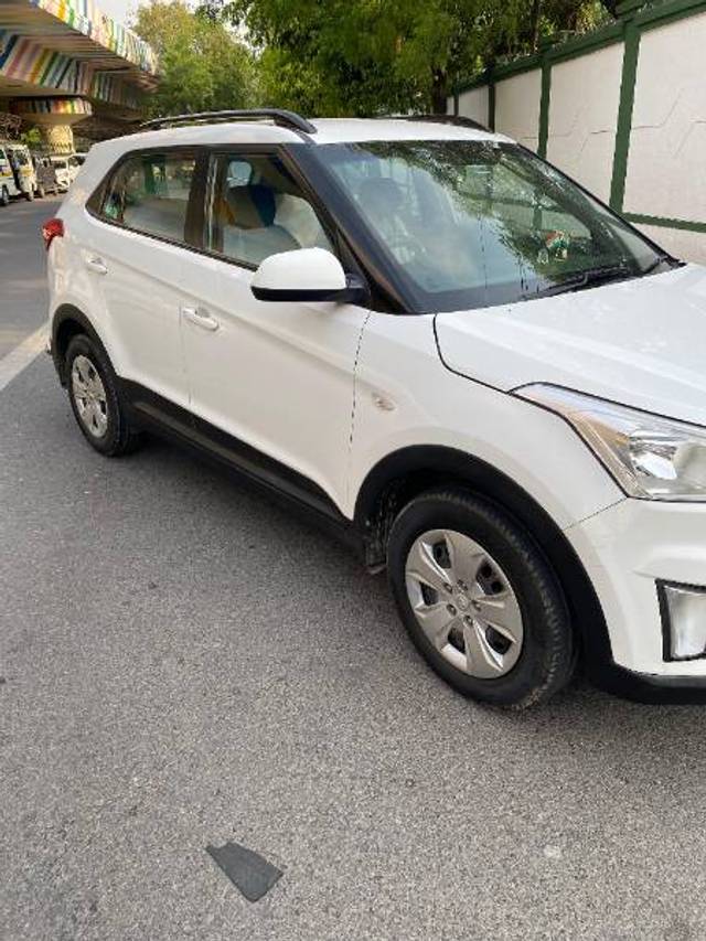 https://images10.gaadi.com/usedgaadi-sellcar/UsedCar/e5fc06b4a/7129c430-fd6f-40b6-8511-d2c0154f0175.jpg?imwidth=6402