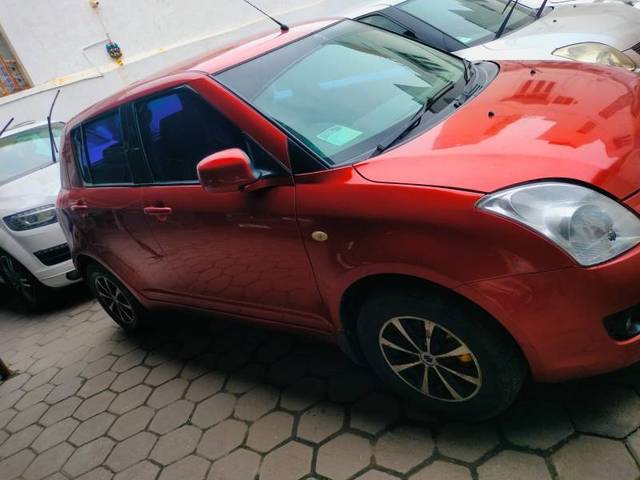 https://images10.gaadi.com/usedgaadi-sellcar/UsedCar/e5fc1fb9a/3df0b5d4-136d-4a1b-b347-915402019851.jpg?imwidth=6400