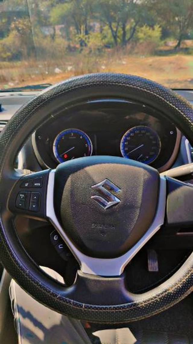 https://images10.gaadi.com/usedgaadi-sellcar/UsedCar/e5fc352ea/dd12313c-d89f-4221-aa1b-1daa468c96b0.jpg?imwidth=6401