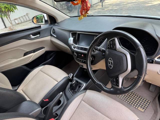 https://images10.gaadi.com/usedgaadi-sellcar/UsedCar/e5fc64fda/69831bf2-0a80-4038-81e5-b46b479390be.jpeg?imwidth=6402
