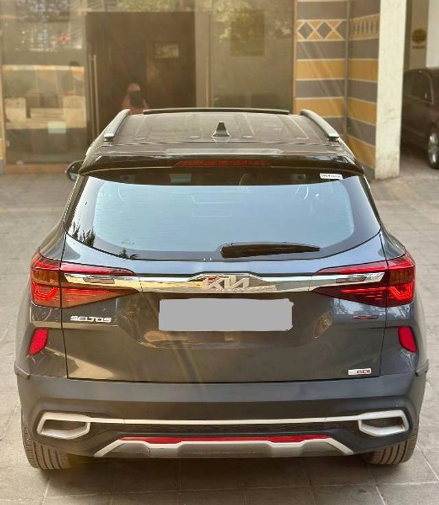 https://images10.gaadi.com/usedgaadi-sellcar/UsedCar/e5fc975fa/7c4ca446-cc8f-4a15-9c04-dc7b574cc2a2.jpeg?imwidth=6402
