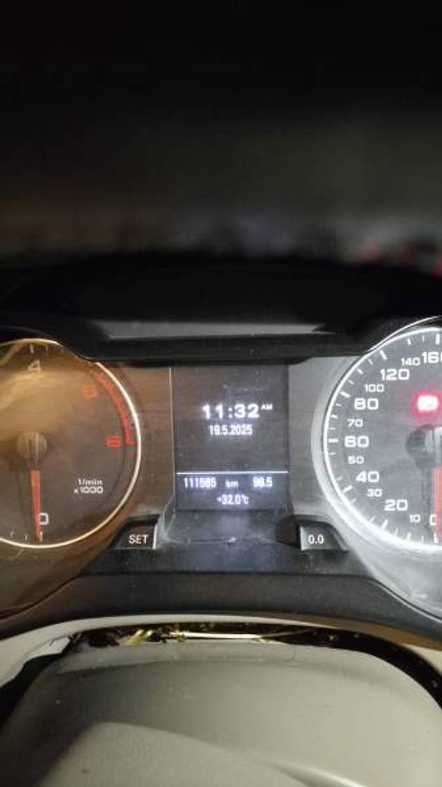 https://images10.gaadi.com/usedgaadi-sellcar/UsedCar/e5fcb92fa/1d50641c-c295-4935-b90b-9acc355adeaf.jpeg?imwidth=6402