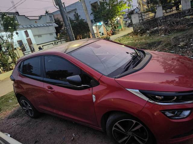 https://images10.gaadi.com/usedgaadi-sellcar/UsedCar/e5fcc367a/7c235315-f720-4cd9-986e-d9456d5cb254.jpg?imwidth=6401