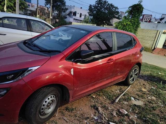 https://images10.gaadi.com/usedgaadi-sellcar/UsedCar/e5fcc367a/870dba66-e6e4-4f00-987b-3a90dddab9f8.jpg?imwidth=6400