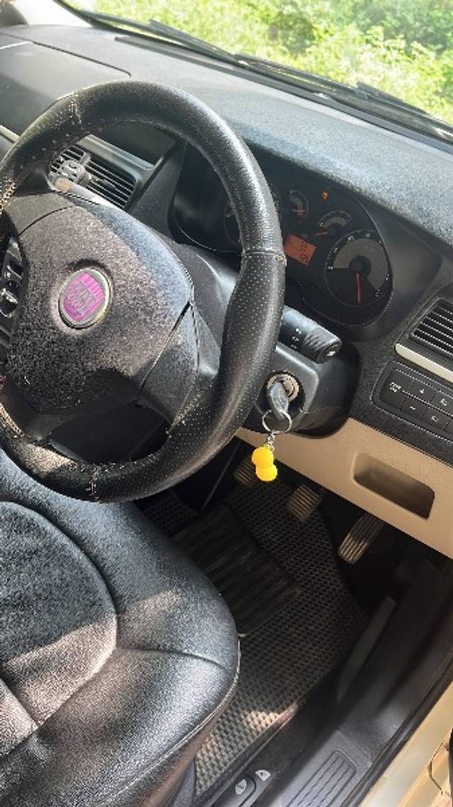 https://images10.gaadi.com/usedgaadi-sellcar/UsedCar/e5fd2cc6a/f0c39e2f-60c4-495d-b6d5-afbd450048fb.jpeg?imwidth=6402