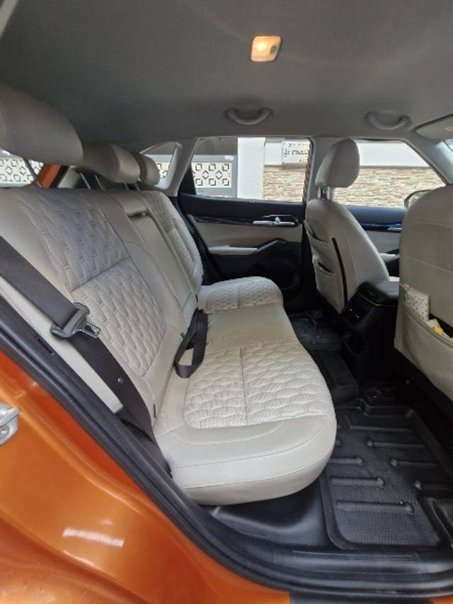 https://images10.gaadi.com/usedgaadi-sellcar/UsedCar/e5fd52cba/0149d91b-675c-4a64-8328-e8a07037a567.jpg?imwidth=6402