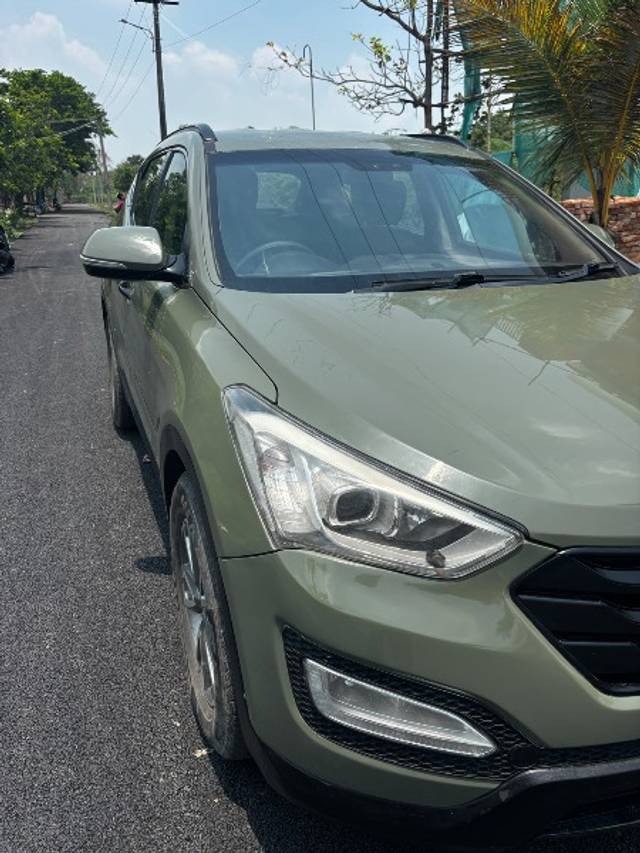 https://images10.gaadi.com/usedgaadi-sellcar/UsedCar/e5fd69ffa/14e1e79c-0f4d-4ee6-bf51-35529009253d.jpeg?imwidth=6400