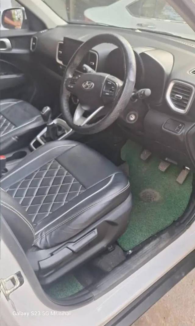 https://images10.gaadi.com/usedgaadi-sellcar/UsedCar/e5fdd1dfa/118186a5-7db2-4086-ab29-557d3535d3b8.jpg?imwidth=6402