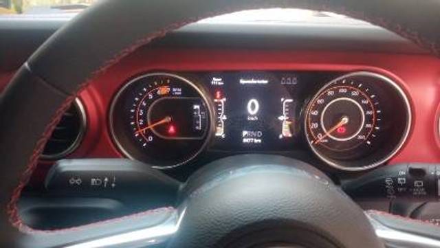 https://images10.gaadi.com/usedgaadi-sellcar/UsedCar/e5fdfe18a/52a56782-b1e4-4b0a-9d48-84a422a3c78d.jpg?imwidth=6400