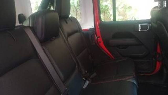 https://images10.gaadi.com/usedgaadi-sellcar/UsedCar/e5fdfe18a/edc881bd-3cd7-430f-a57d-8098de891930.jpg?imwidth=6402